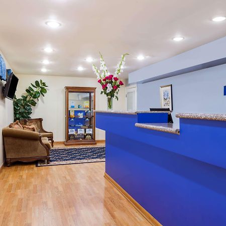 Days Inn By Wyndham Hampton Экстерьер фото