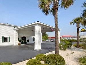 Days Inn By Wyndham Hampton Экстерьер фото
